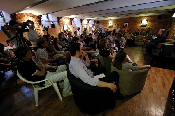 «Смерть газет: партизанская журналистика против маркетинга?» «Смерть газет: партизанская журналистика против маркетинга?»