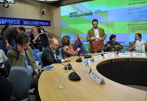 Центр исследований РИА "Новости" 26 марта 2013 года представил доклад Центр исследований РИА "Новости" 26 марта 2013 года представил доклад